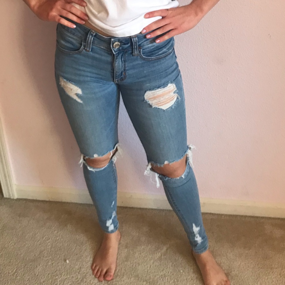 AEO ripped light wash jeans